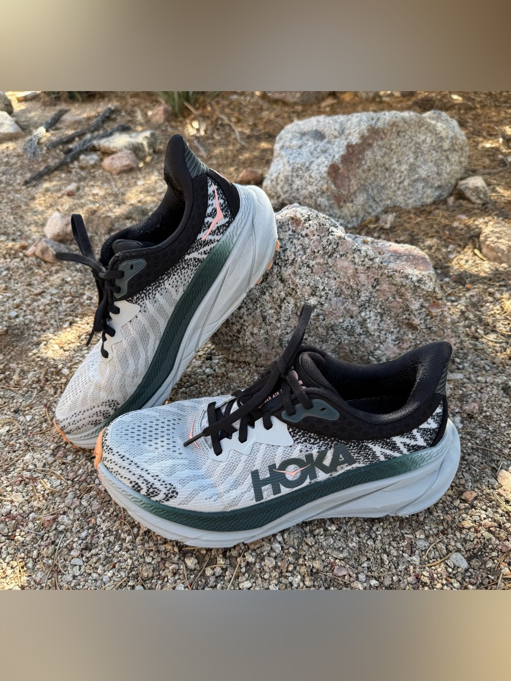 HOKA Challenger 7 Trail Runners size 8 White